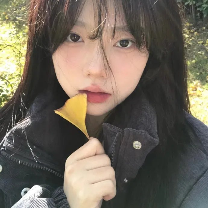 与暴君互换后，她地狱开局